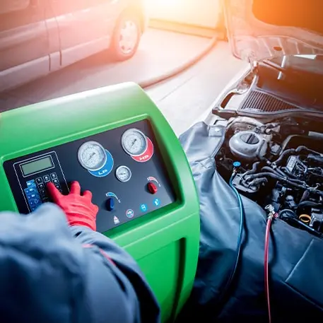 Nabijanie klimatyzacji w serwisie samochodowym Bach & Żak Jurowce