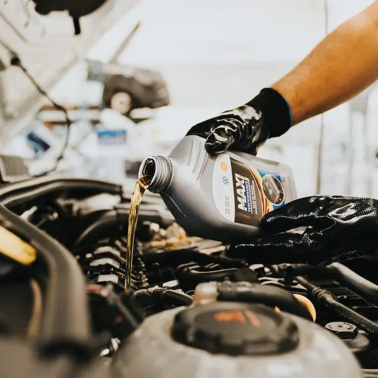 Serwis płynów eksploatacyjnych w serwisie samochodowym Bach & Żak Jurowce